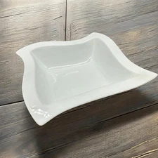 SIMPLE DINING Square Wavy Serving Bowl White Porcelain New Wave Modern Style 7.5