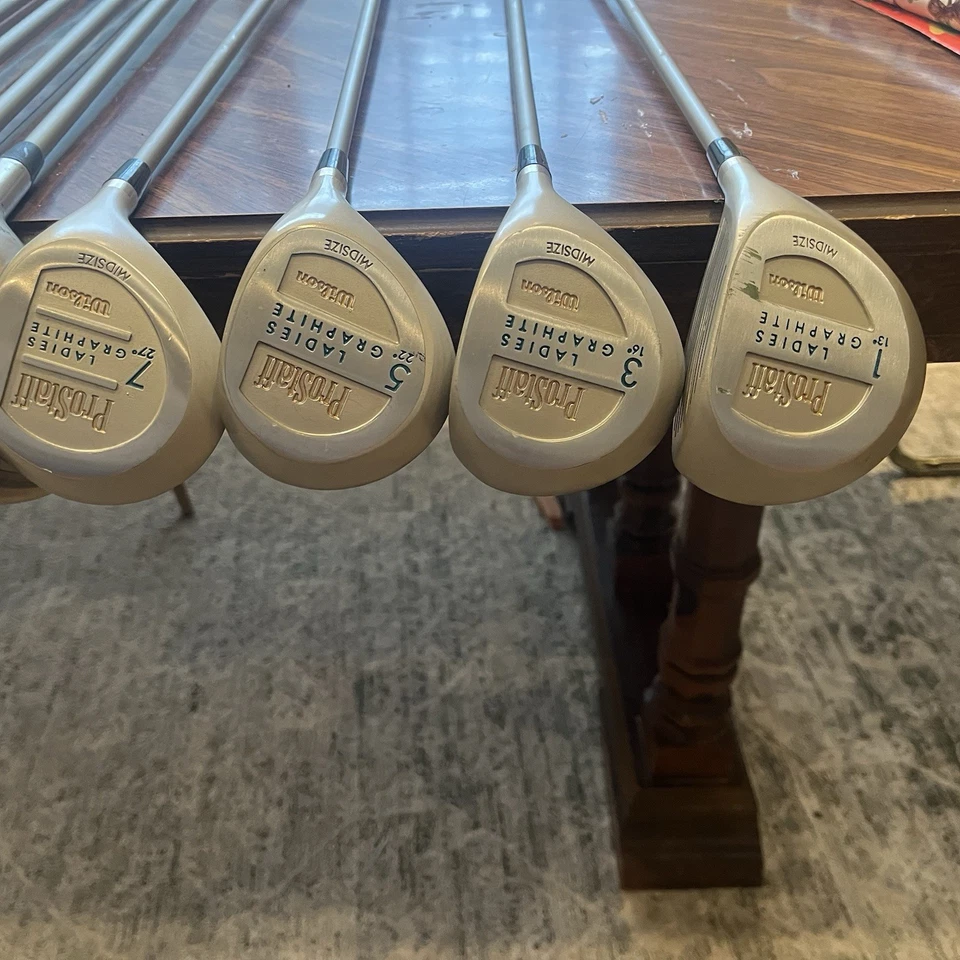 Wilson Pro Staff Graphite Feminino RH 4-P e 1-7 Madeira/W Capas de Cabeça e putter - Imagem 2 de 4