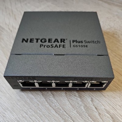 NETGEAR GS105E v2 5-Port Gigabit Easy Smart Managed Switch mit Original Netzteil