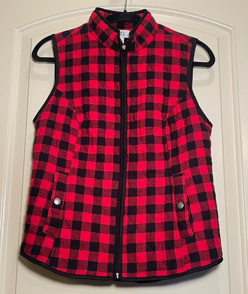 Croft & Barrow Womens Red/Black Buffalo Plaid Quilted like puffer vest, Zip XS