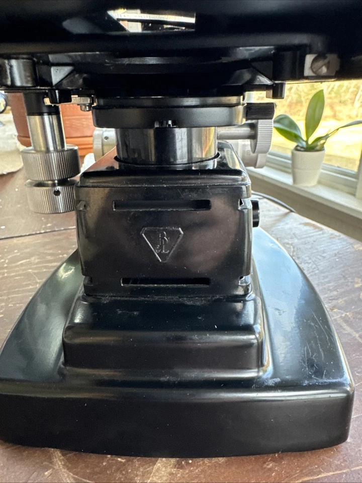 MICROSCÓPIO VINTAGE BAUSCH & LOMB COM LENTES - Imagem 3 de 4