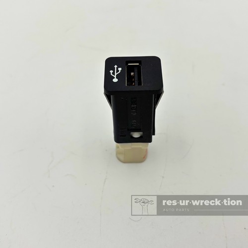 BMW USB Socket Port 1 3 5 6 7 X5 X6 Z4 E90 E91 E60 E61 OEM 9237656
