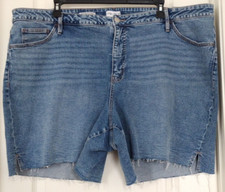 NWT Woman Ava  Viv Bermuda Shorts Stretch Distressed Size 26/7" High rise relax