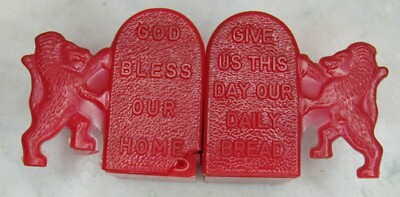 VINTAGE SMALL 1 3/8'' RED PLASTIC LION SALT & PEPPER SHAKERS 'GOD BLESS OUR HOME'