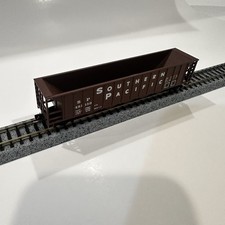 Unimate N-Scale Southern Pacific Hopper Without Coal Load 481297