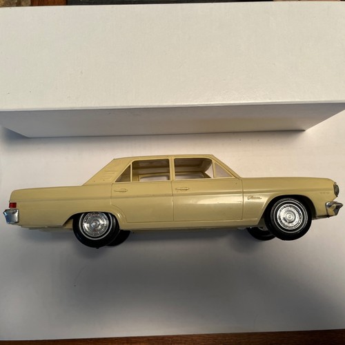 1965 Rambler Classic 770 Plastic Promo Model 1/25 Scale Cream Color - Picture 4 of 11