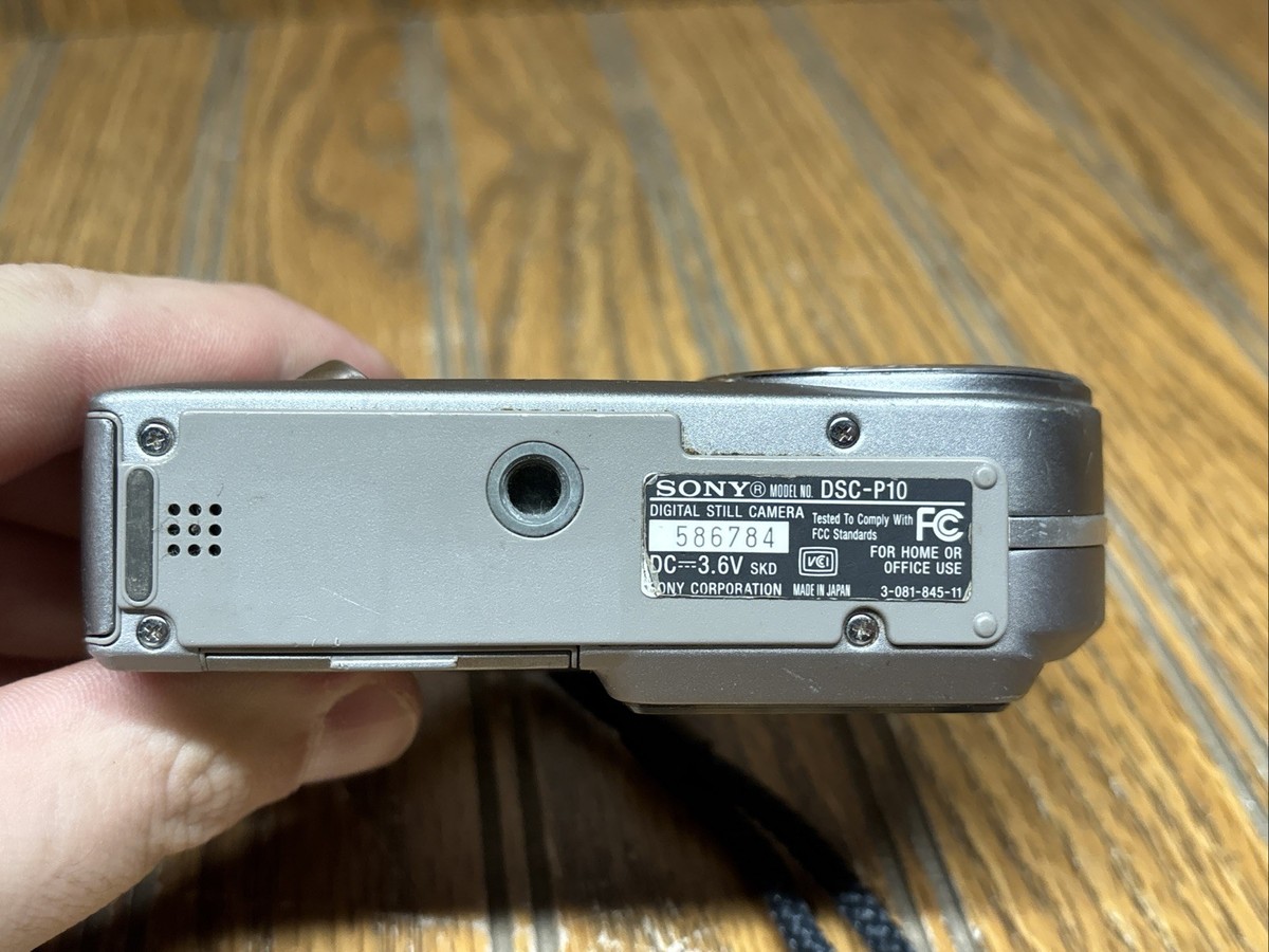 Sony Cyber-shot DSC-P10 5.0MP Digital Camera Grey UNTESTED As-is