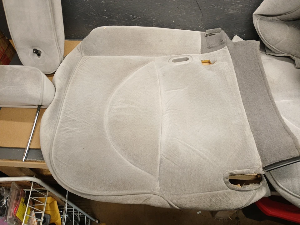 Juego de fundas de asiento delanteras Mercury Grand Marquis 1997 reposabrazos reposacabezas gris claro Foto 4 de 4