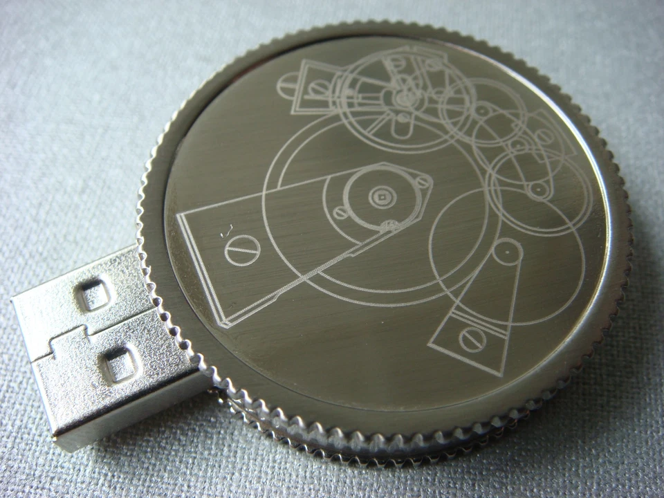 Breguet Round Metal Rotating 15GB USB  - Image 2 of 4
