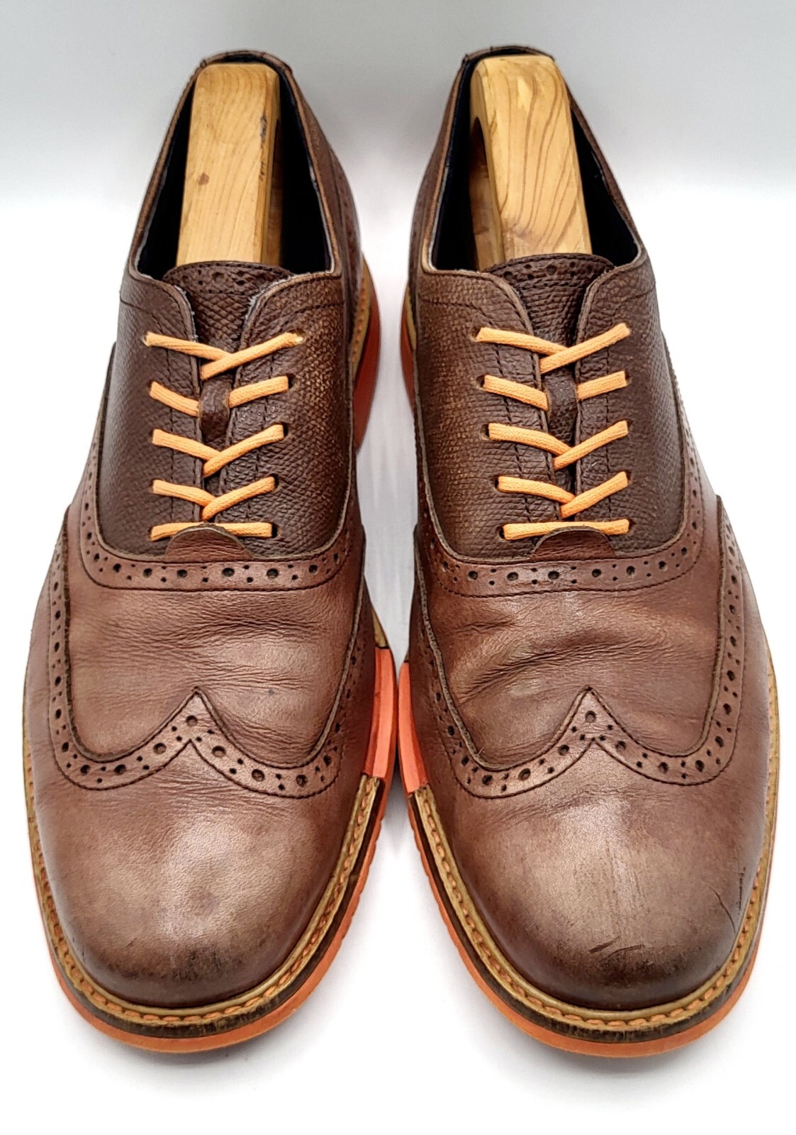 SAOLA Scarpe Oxford Cole Haan Great Jones marroni in pelle a punta di ala da uomo suola arancione 9 5 m