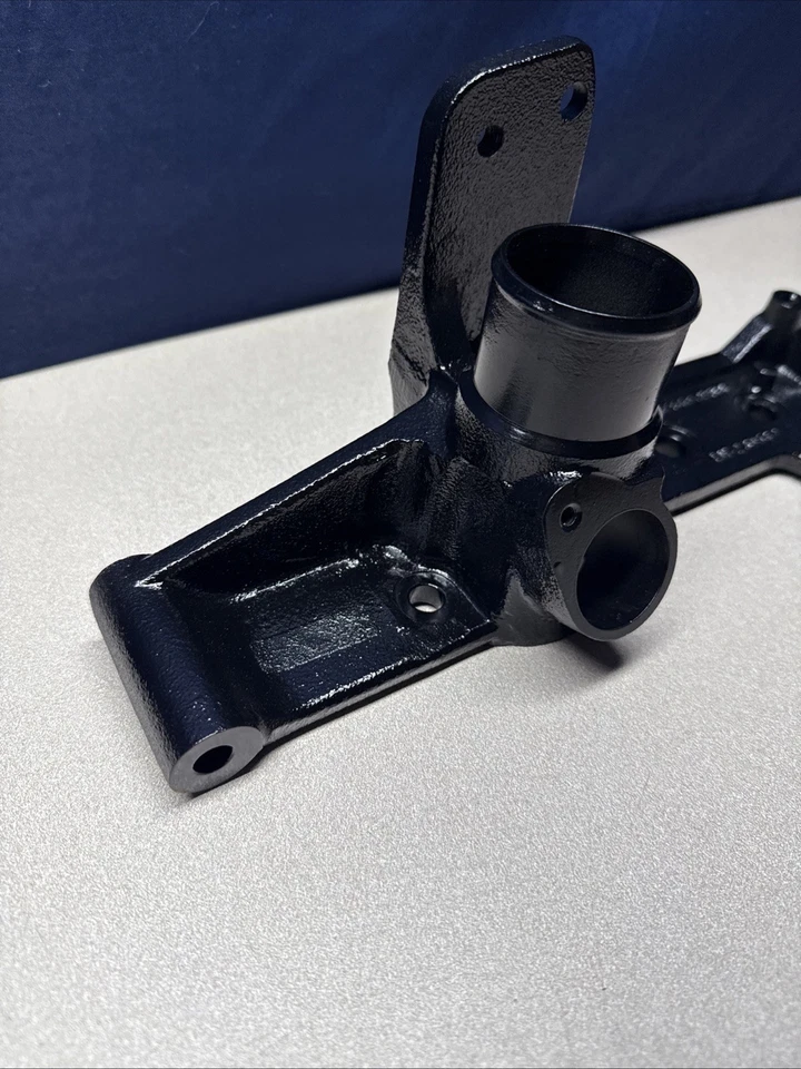 Soporte compresor de aire acondicionado Ram 2010-2018 6,7 L Cummins P# 4947540 Foto 2 de 4