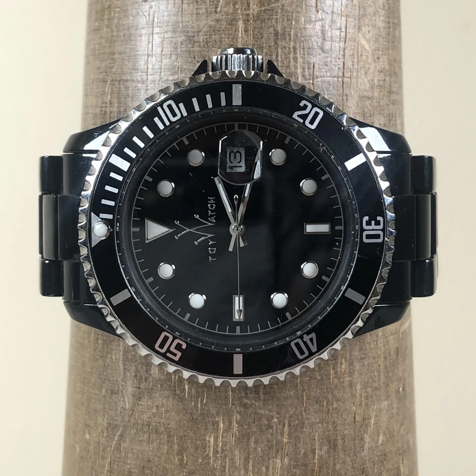 ToyWatch relógio estilo mergulhador mostrador preto data 5 ATM pulseira de acrílico - Imagem 2 de 4