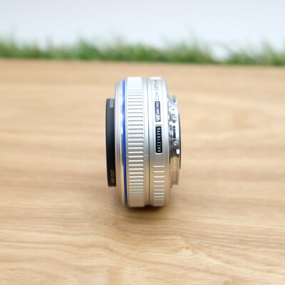 OLYMPUS Lens M.ZUIKO DIGITAL 17mm F2.8 Micro Silver W/ Hood Japan