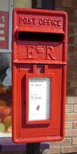 Photo 6x4 Close up, Elizabeth II postbox, Sea Palling Village Stores and  c2016