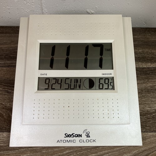 Sky Scan Atomic Clock Time/Temperature/Moon Phase/Date Model 86715 No