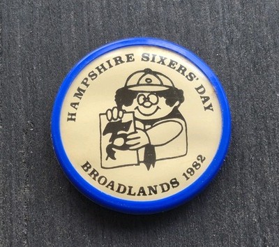 VINTAGE CUB SCOUTS LEADER BADGE HAMPSHIRE SIXERS DAY BROADLANDS 1982 RARE 