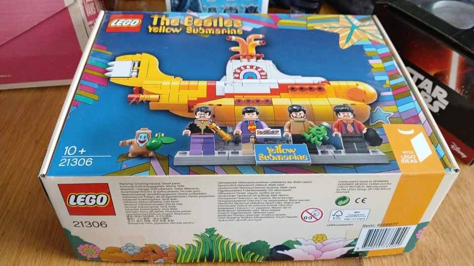 LEGO Ideas 21306 The Beatles Yellow Submarine, photo 3 of 5