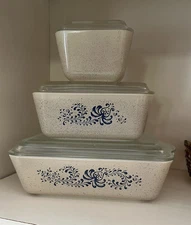 Set Of 3 Vintage Pyrex “Homestead Blue” Refrigerator Dishes Complete With Lids