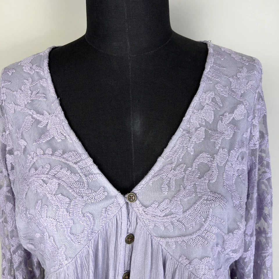 Top de lavanda Xhilaration detalle de encaje manga larga boho 2xgrande fluido Foto 2 de 4