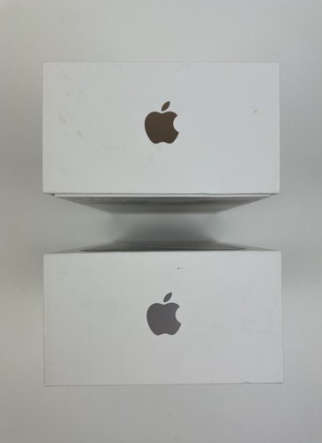 Apple iphone Two XS Boxes (Only) With OEM Paperwork And One Charging Block - Zdjęcie 6 z 8