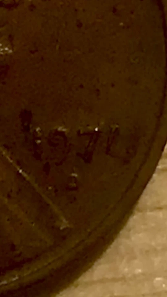 1971 D Lincoln Memorial Penny ERROR, The 1 Was Struck Diagonal,At An Angle - Image 3 of 4