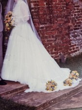 BRAUTKLEID LANGARM, Größe 12 mit Schleier & Reifunterrock. Top. Gereinigt