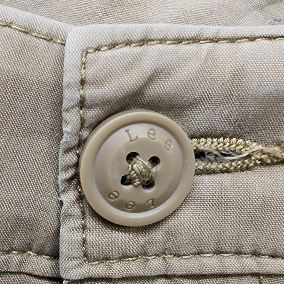 Pantalones Cortos Lee Para Hombre 30 Tostados Híbridos Movimiento Flex Ajuste Regular Carga Elastizados Exterior Foto 2 de 4