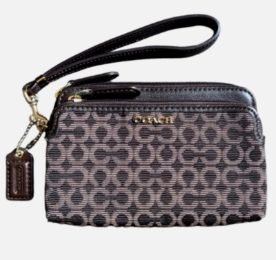 マルタ ❤️ $118 COACH Madison Needlepoint Signature Op Art Double Zip