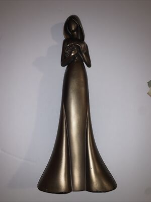 Haley Max Collection ''Beauty'' Gold Metallic woman holding bouquet