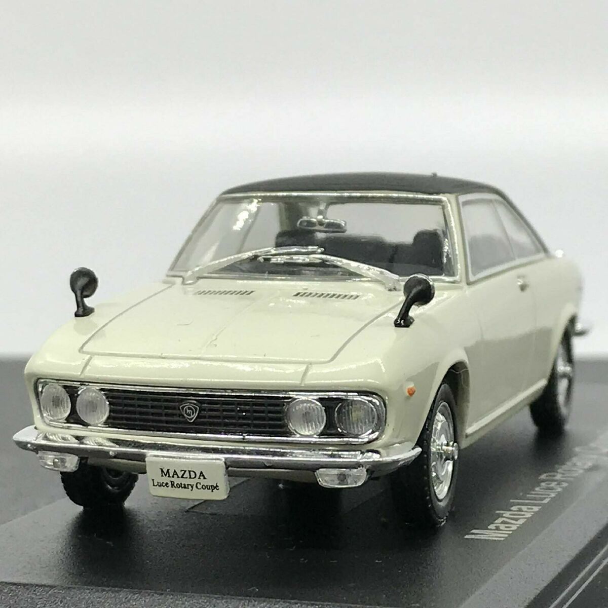 【新品未開封】Mazda Luce Rotary Coupe 1969 1/24 Mini Car Mazda Luce Rotary Coupe 1969 1/43 Scale Box Display