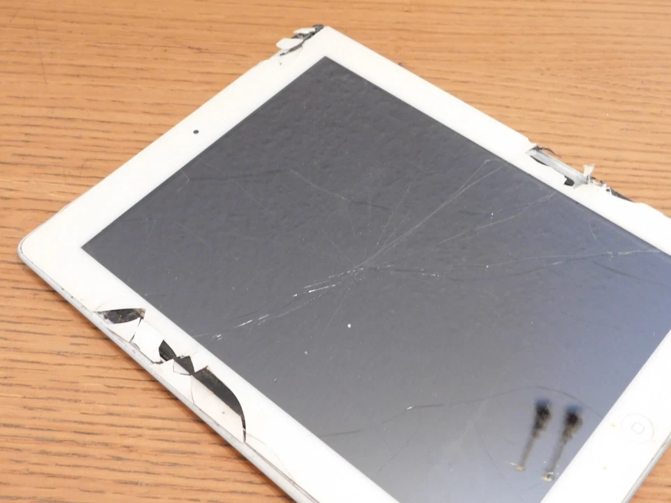 HORS SERVICE APPLE A1458 ipad POUR PIECES ecran cassé - Photo 3/4