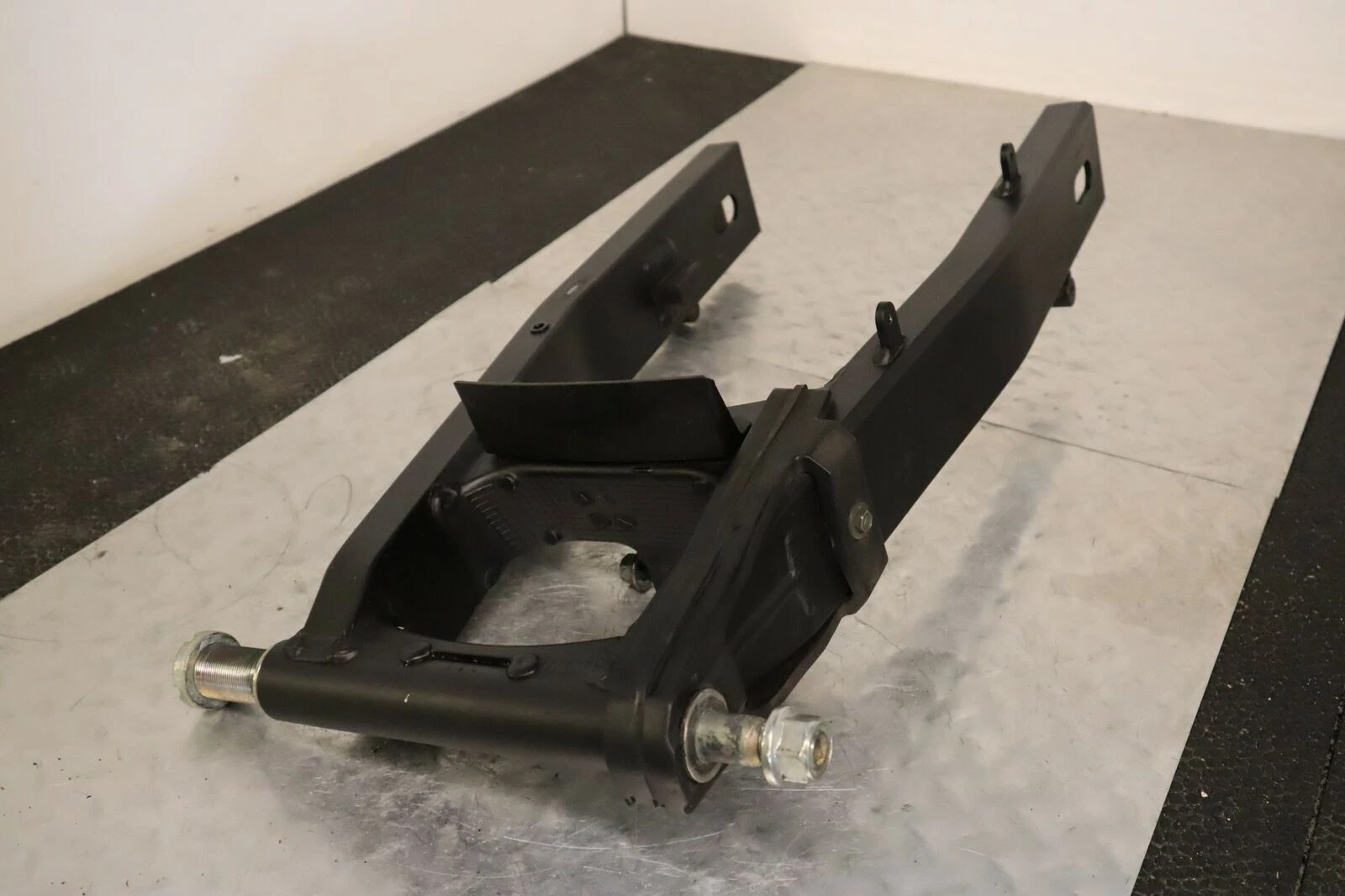 2003-2007 SUZUKI SV650 SV650S SWINGARM 61000-17G00 FREE SHIPPING