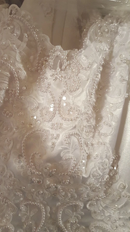 Nuevo vestido de novia con etiquetas Foto 4 de 4