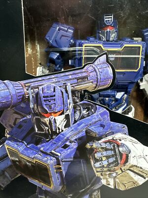 Transformer - Soundwave -9 -inch Action Figure Voyager Class  - E8289