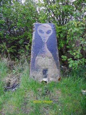 Foto 6x4 Alien Trig Point Hurlet 2 c2018