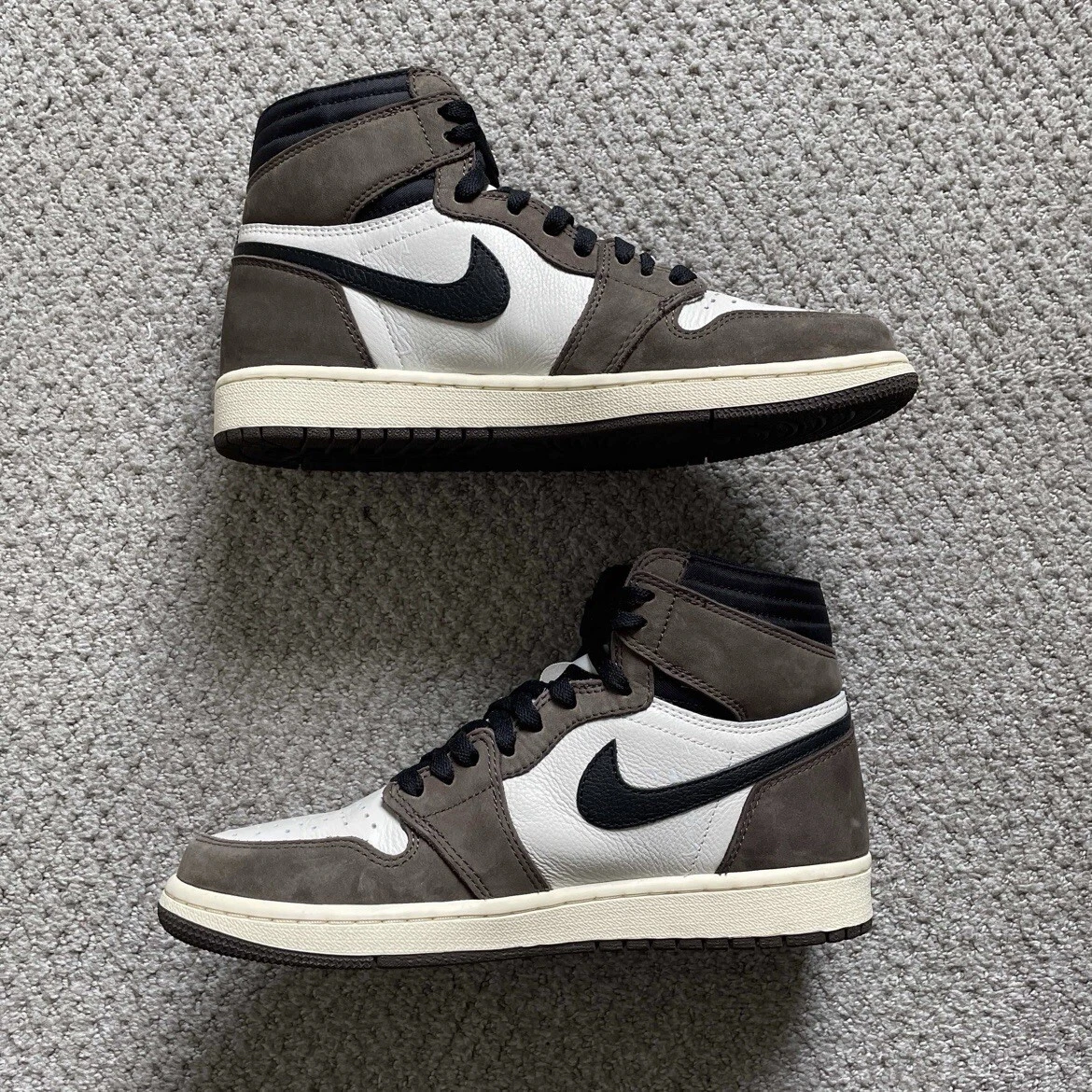 Travis scott jordan hotsell 1 size 8.5