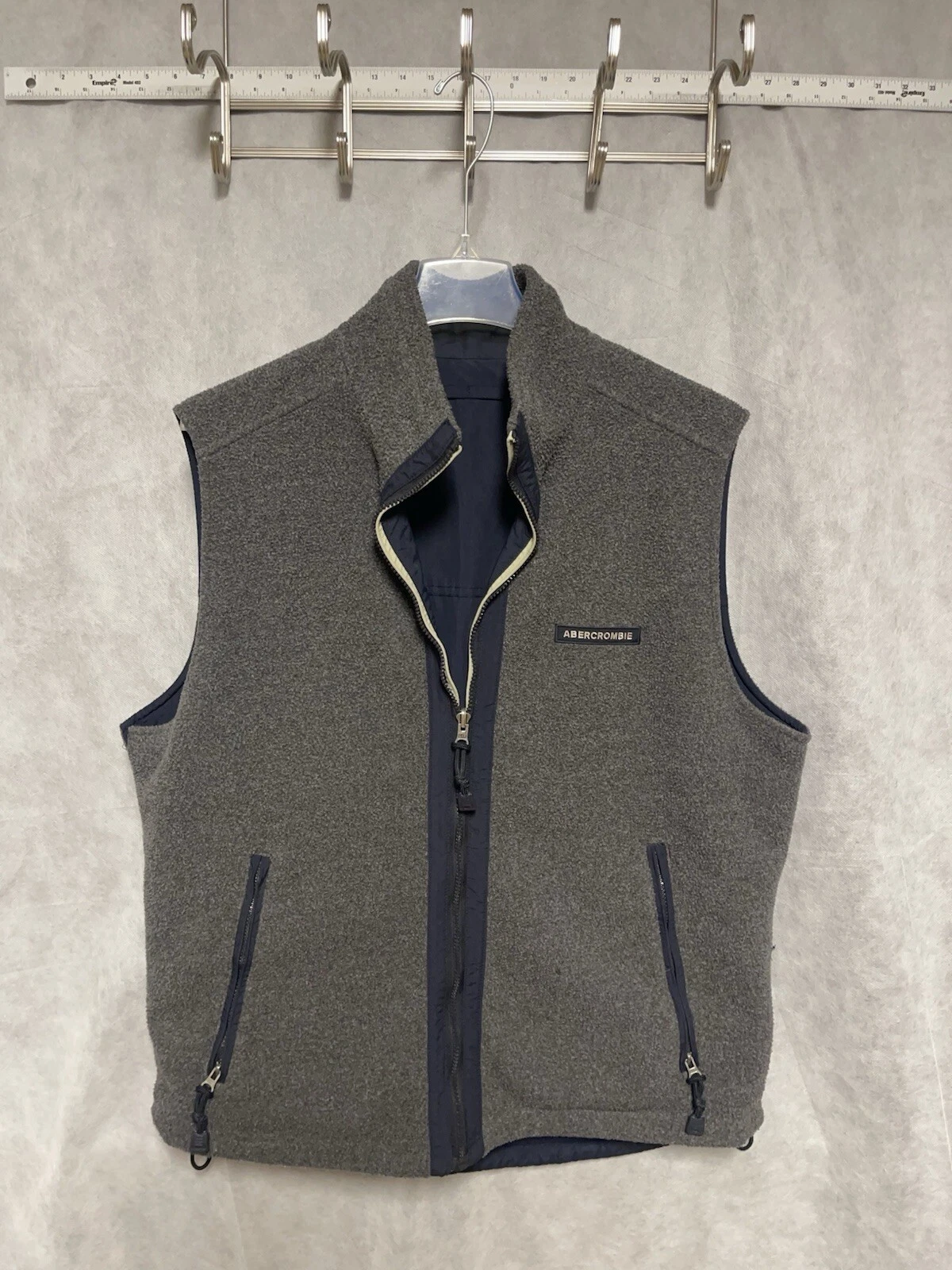 Abercrombie & Fitch Vest Men L Gray Blue Fleece Softshell Reversible Zip Outdoor
Opens in a new wind