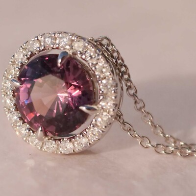 Spinel brilliant pendant 750 white gold 1.50 ct 0.14 ct fancy natural color pink 