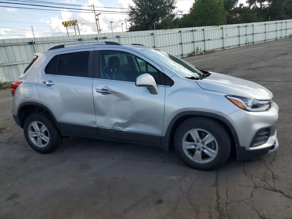 Conjunto de filtro de aire usado se adapta a: Chevrolet Trax 2018 1,4 grado A Foto 4 de 4