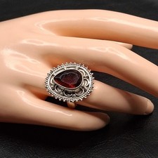 STERLING Silver 925 Ring Whit Teardrop Garnet. 17.334