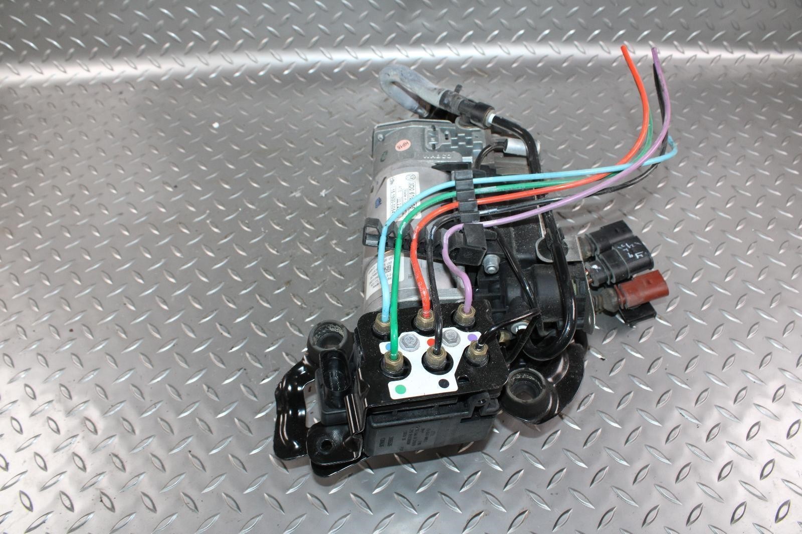 13-18 Flying Spur Suspension Air Ride Compressor Pump Assy OEM Factory WTY OE OE