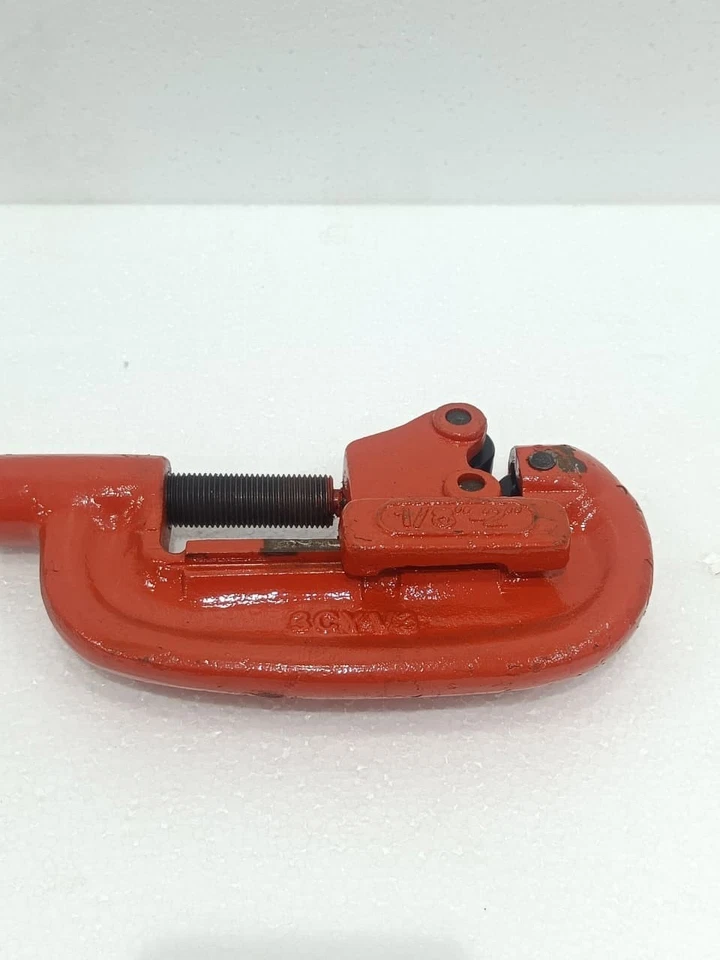WESTWARD 3GYV3 HEAVY DUTY PIPE CUTTER 1/8" TO 2" STEEL PIPE CUTTING TOOL USA - Image 2 of 4