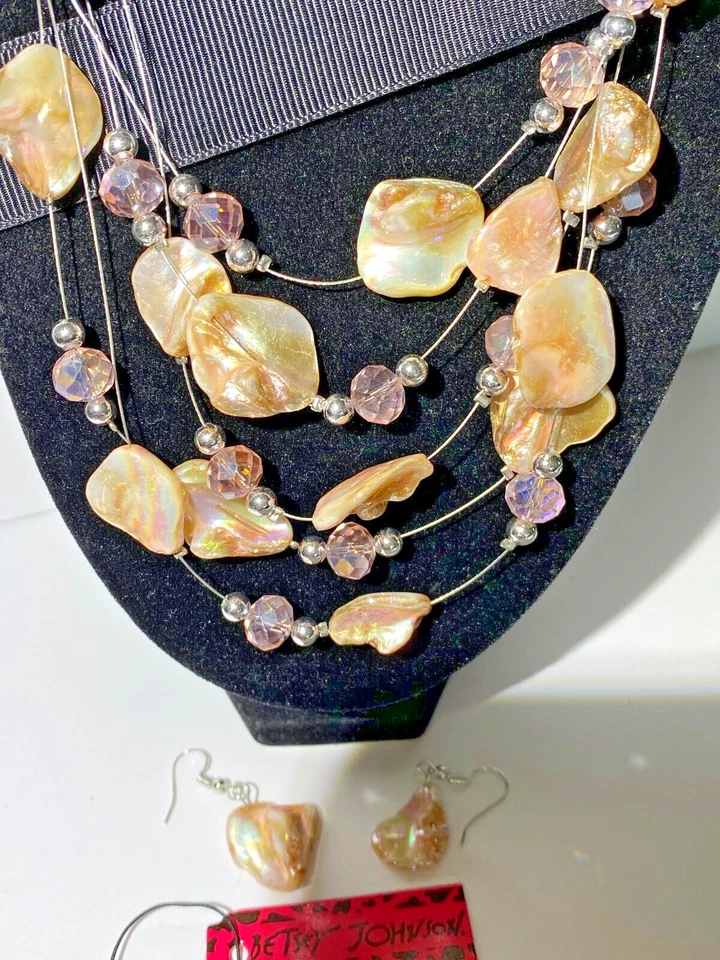 COLLAR BETSEY JOHNSON 5 HEBRAS BEIGE Y ROSA ÁGATA Y CRISTAL PLATA Foto 3 de 4