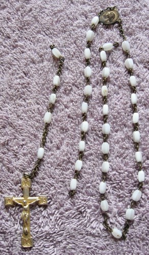 VINTAGE 1951 1ST COMMUNION Set: CELLULOID PRAYER BOOK W/CRUCIFIX & More (Flaws) - Picture 5 of 21