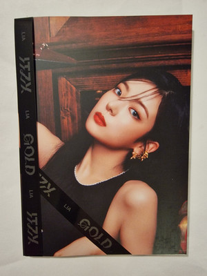 Itzy ''Gold'' Digipack Ver. - Lia