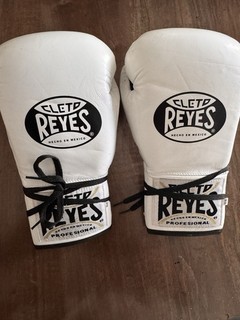 Cleto Reyes Professional Competition Lace Up Boxing Gloves S 8 oz White/Black