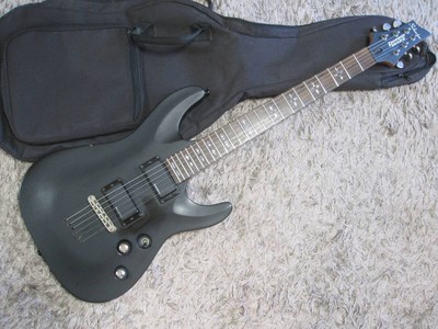 E-Gitarre Schecter Diamond Series Black S/N 0615600 mit Softcase