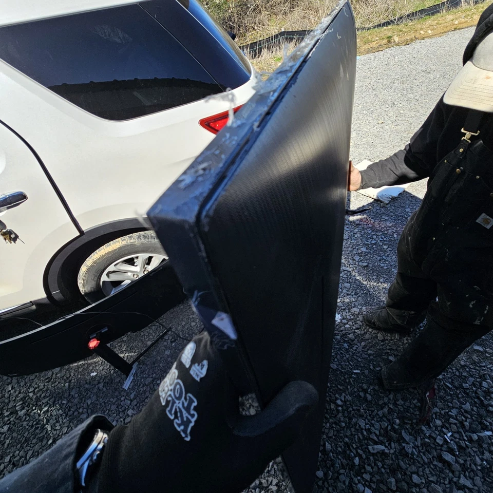 PARTS ONLY , Damaged, Samsung UN70TU7000BXZA  70'' 4K LED Smart TV  - Image 2 of 4