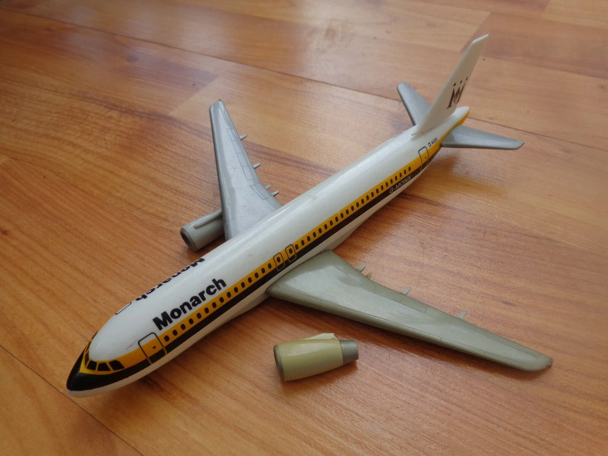 1 200 MONARCH AIRLINES A320 200 AIRCRAFT PLASTIC PUSH FIT MODEL