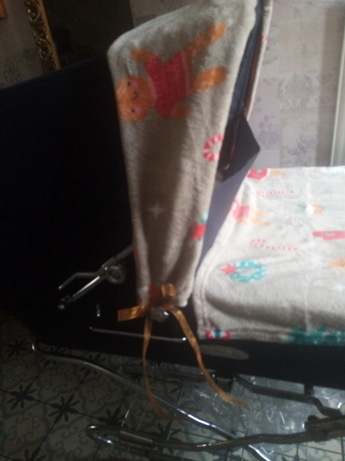 Cappuccio Coach costruito Pram pelliccia e coperta abbinati pan di zenzero uomo tema natalizio